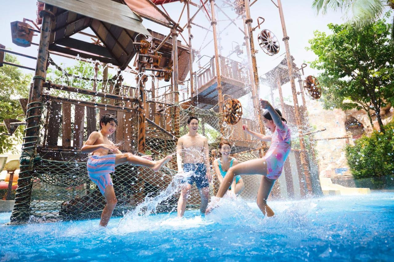 Resorts World Sentosa - Crockfords Tower Singapore Exterior photo